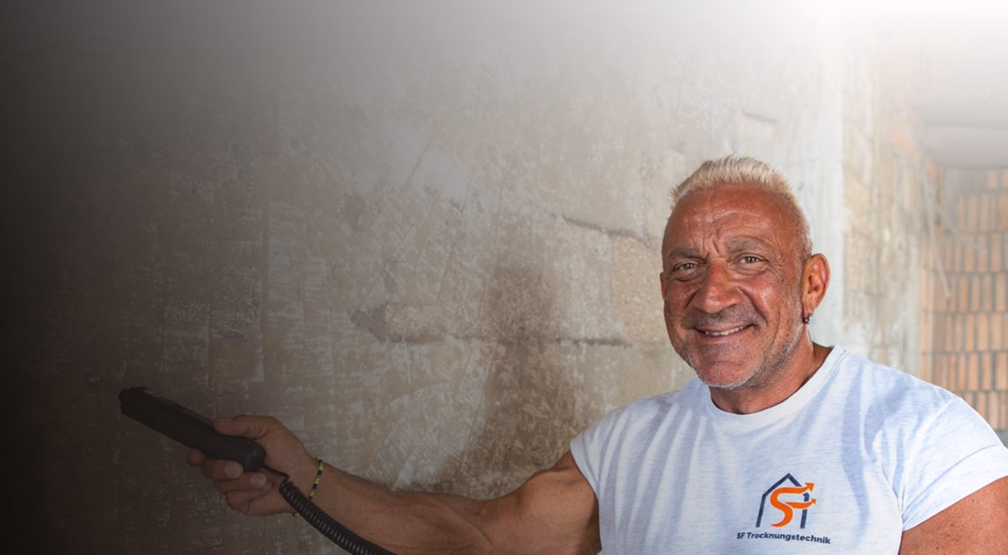 Stefan Friedrich bei der Leckageortung