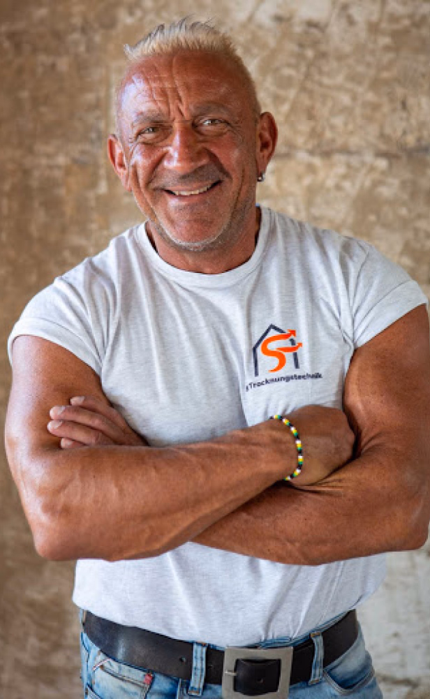 Stefan Friedrich schaut freundlich lächelnd